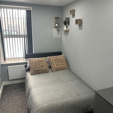 2 Bedroom Flat With Hot Tub Cardiff Buitenkant foto