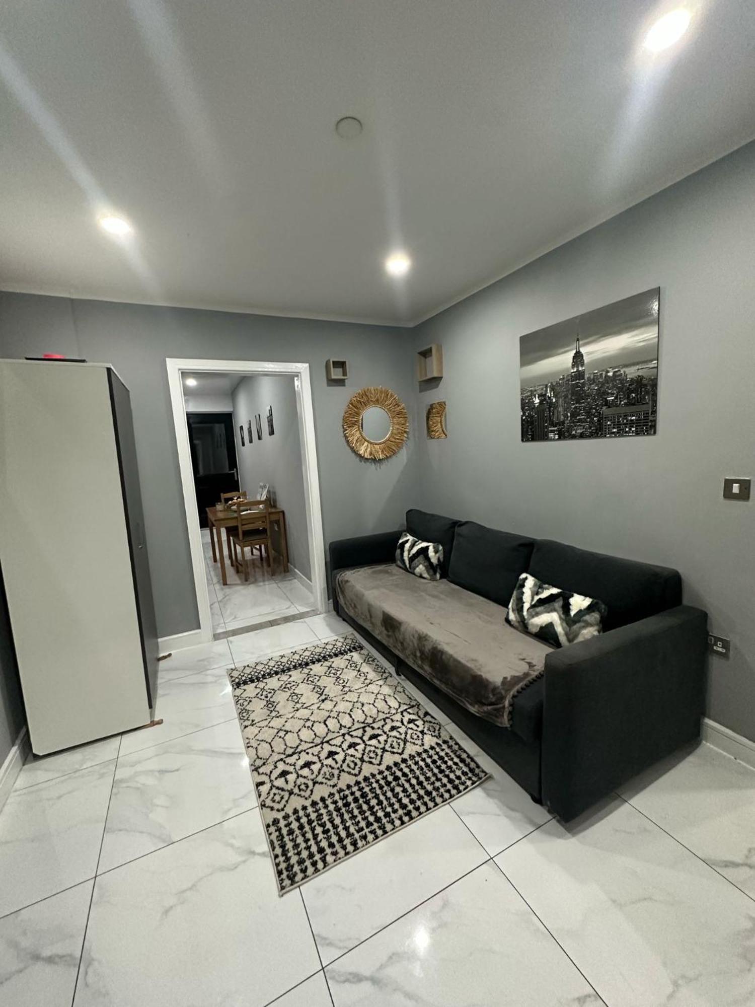 2 Bedroom Flat With Hot Tub Cardiff Buitenkant foto