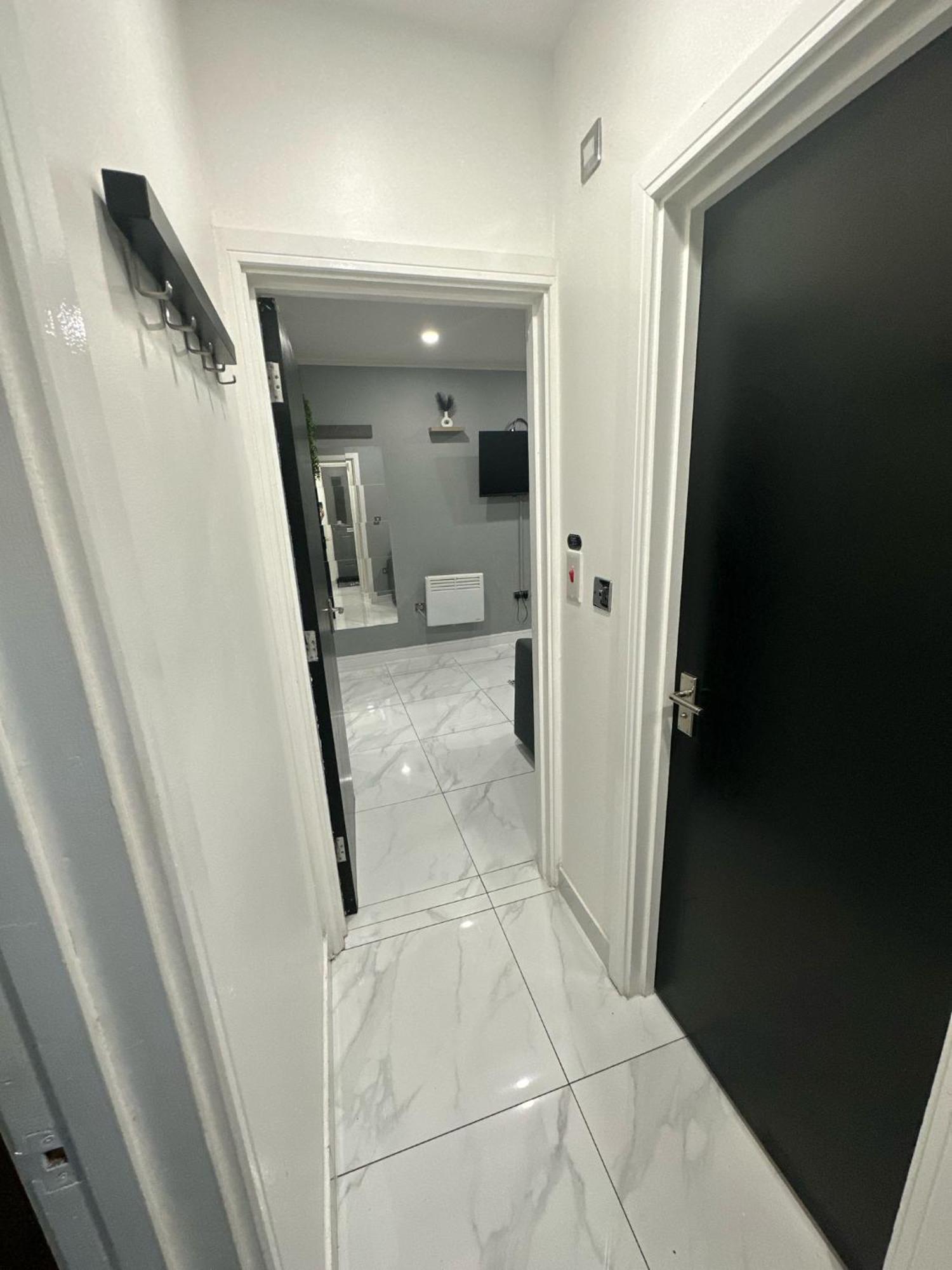 2 Bedroom Flat With Hot Tub Cardiff Buitenkant foto