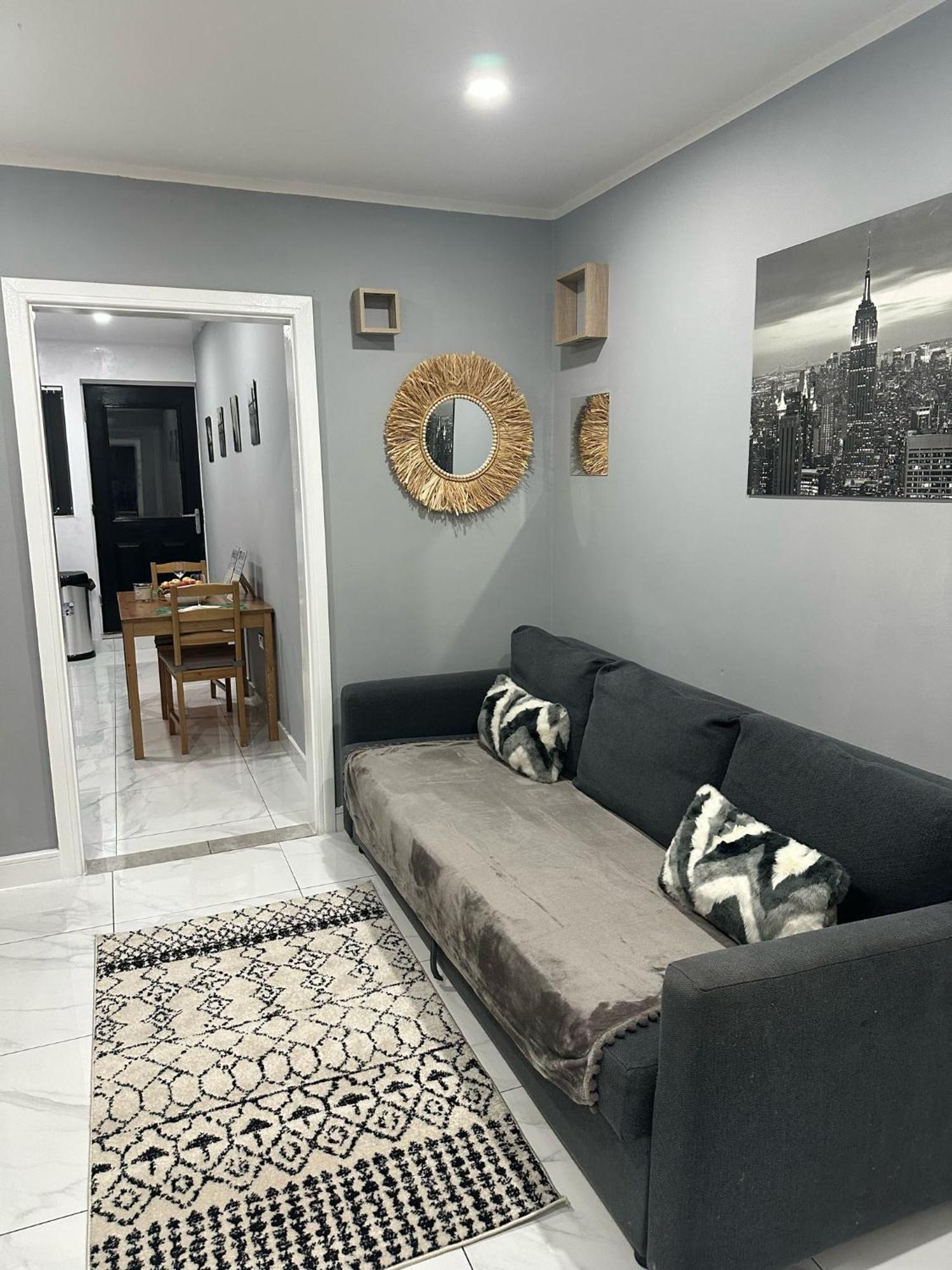 2 Bedroom Flat With Hot Tub Cardiff Buitenkant foto